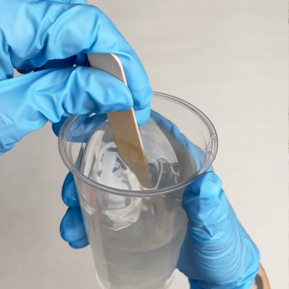 50 Holzrühspachtel und 25 Mischbecher 3 dl