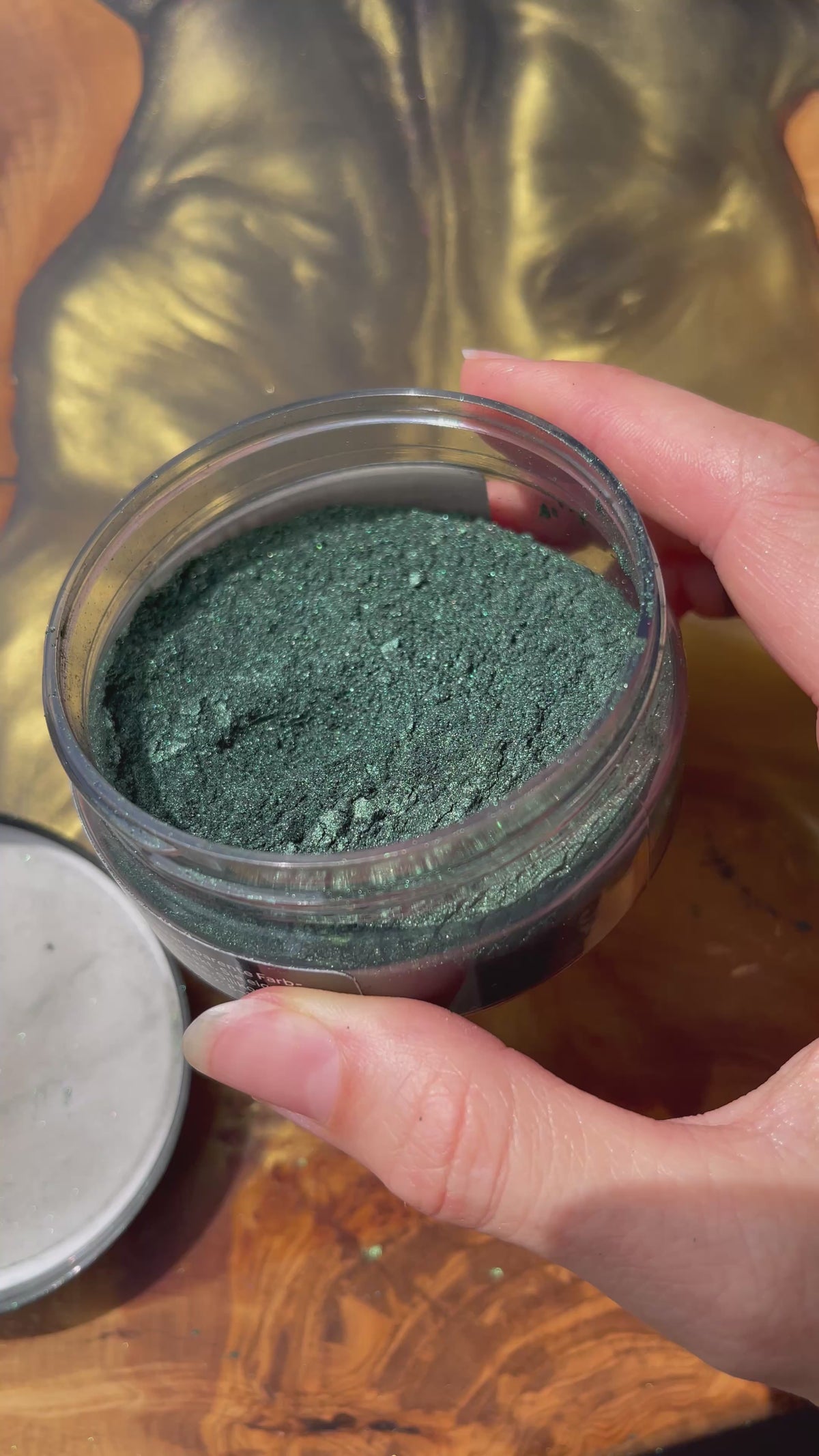 Charger la vidéo: Pigment à effet «Mystisches Moosgrün»